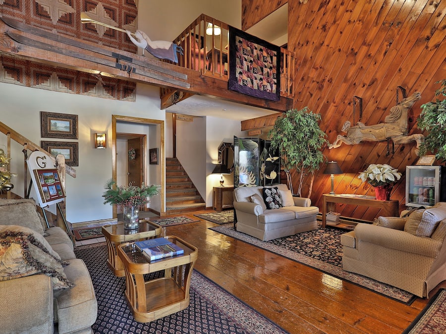 32-inch flat-screen TV with cable channels, TV