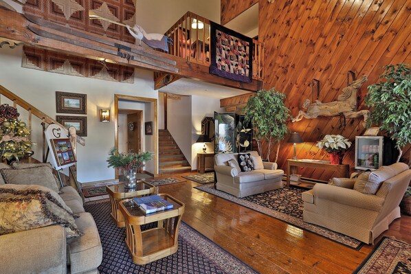 32-inch flat-screen TV with cable channels, TV - Greenbrier Inn (Killington)