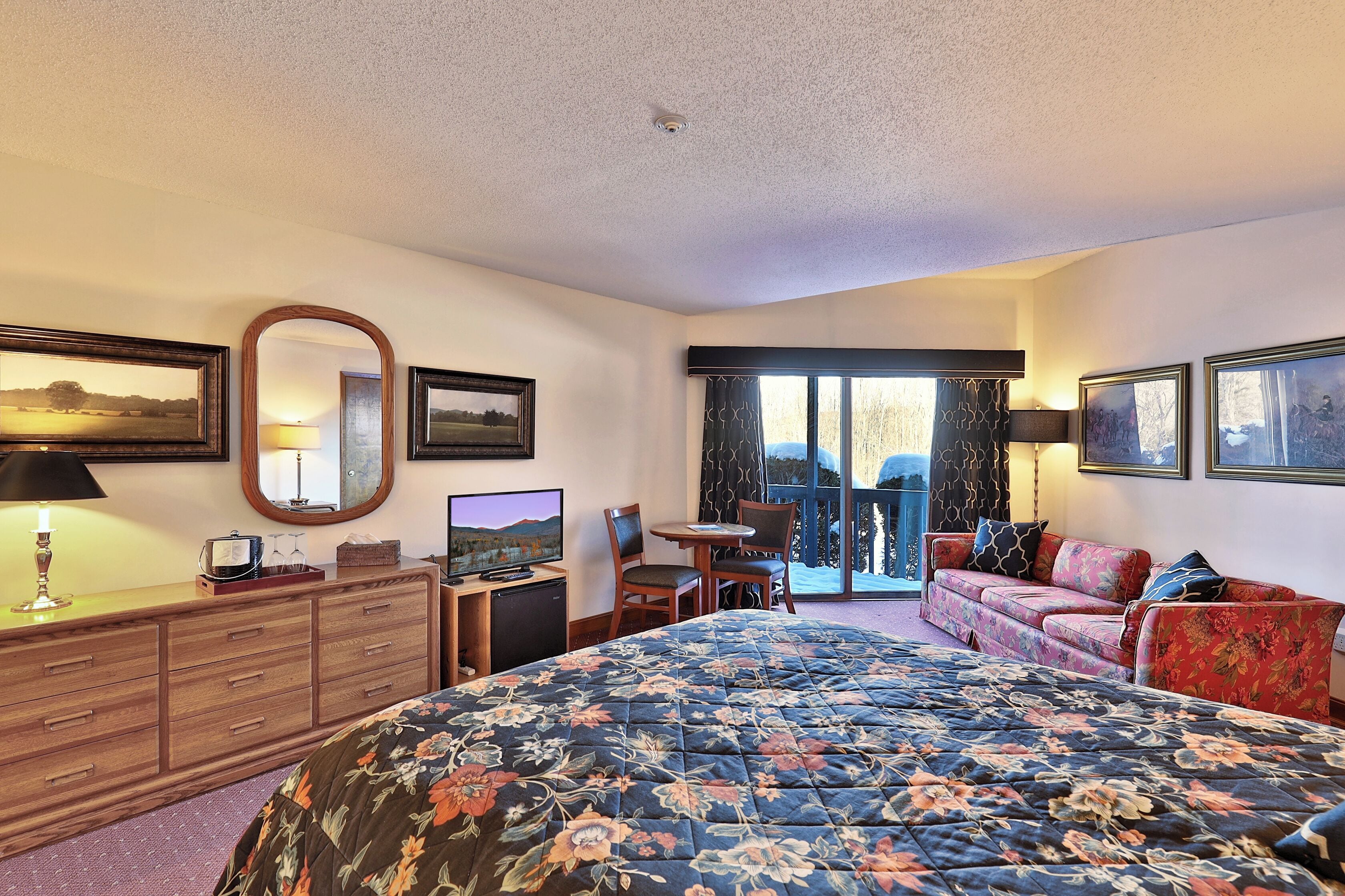 Deluxe Room, 1 Queen Bed - Ski Passes available at property | Down comforters, individually decorated, individually furnished