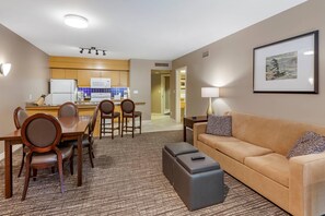 Suite, Non Smoking (2 King Beds, Efficiency, Upgrade) - Carriage Ridge Resort, an Ascend Collection Resort (Oro-Medonte)