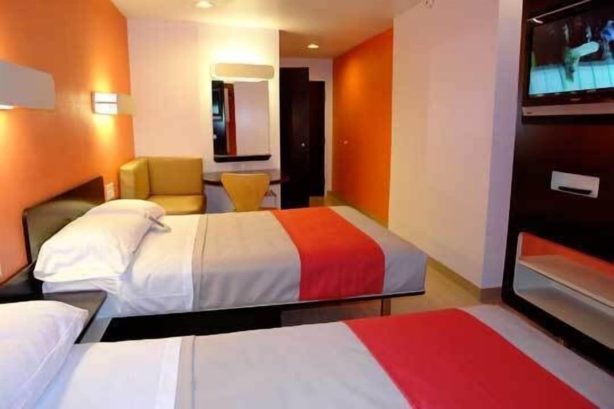 書桌、免費無線上網、床單