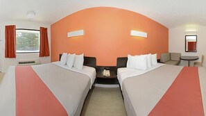 Desk, free WiFi, bed sheets - Motel 6 Albany, NY - Airport (Albany)