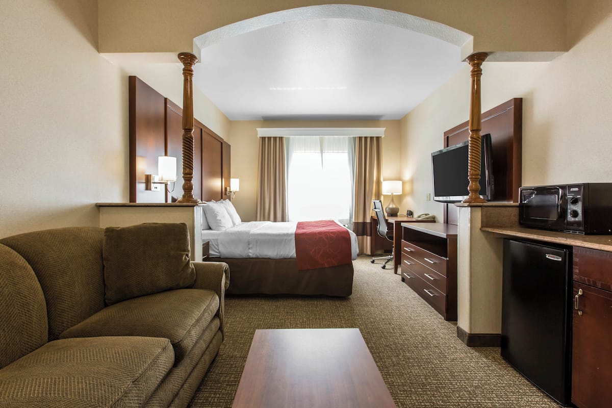 1 bedroom, premium bedding, desk, laptop workspace