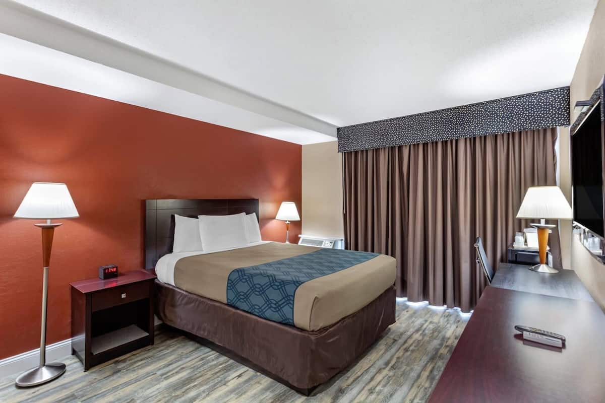 Desk, laptop workspace, iron/ironing board, rollaway beds (surcharge)