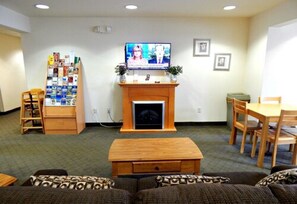 Fireplace - Microtel Inn & Suites by Wyndham Mankato (Mankato)
