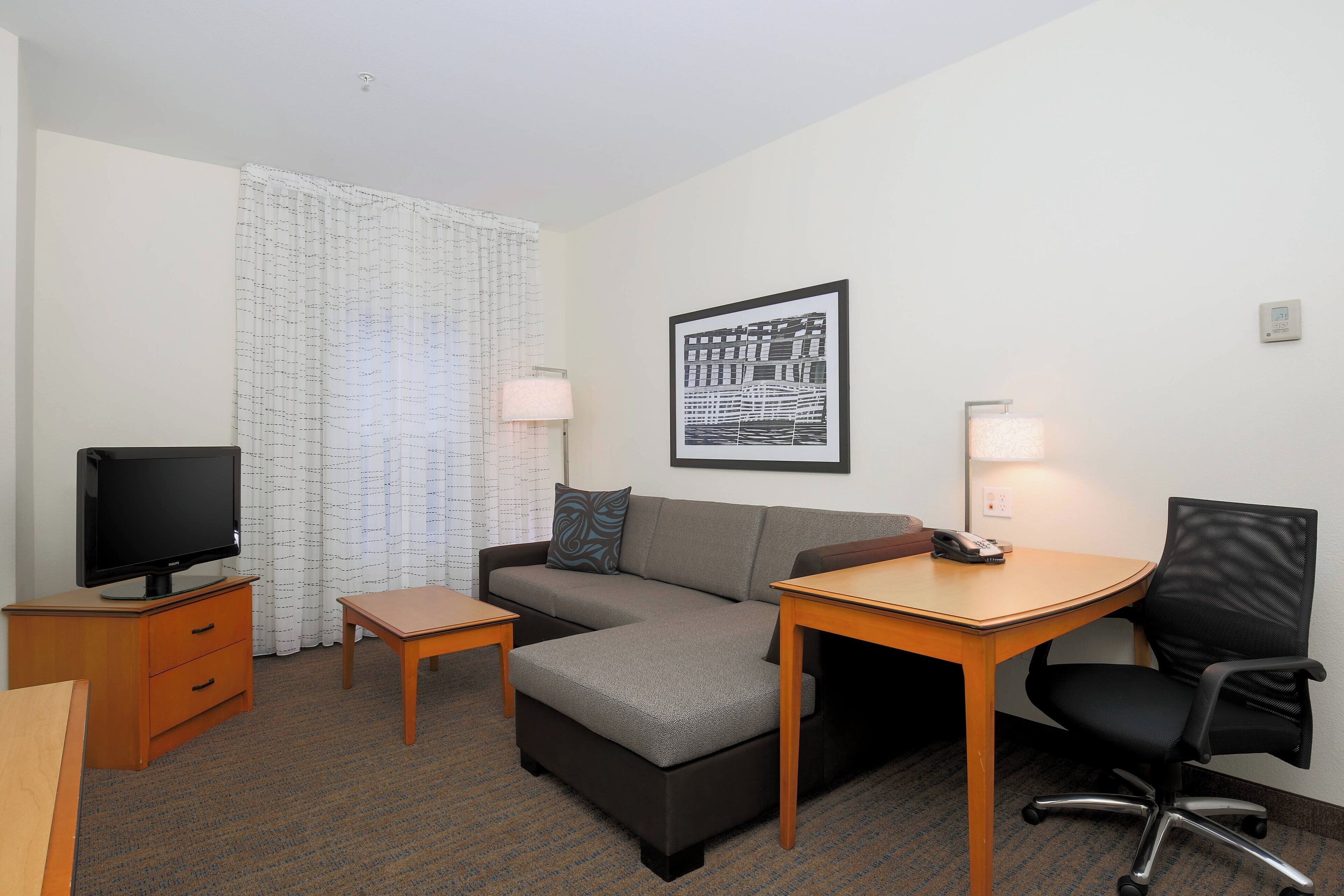 suite, 1 bedroom | living area | flat-screen tv