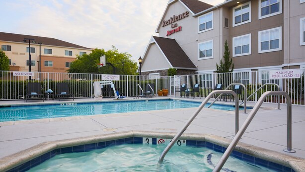 A hotel pool area with a sign indicating a maximum pool load of 250 people. - Residence Inn by Marriott Chico (Chico)