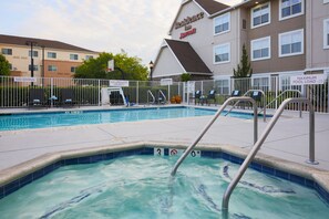 مغطس سبا خارجي