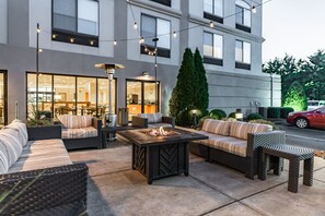 Terrace/patio - Wingate by Wyndham Vienna/Parkersburg/Marietta (Vienna)