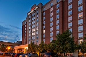 Fachada da propriedade à noite