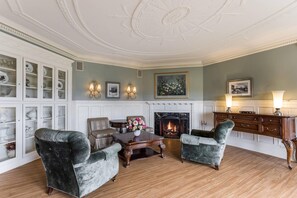 Lobby - Traditions Hotel & Spa Johnson City - Binghamton, an Ascend Collection Hotel (Endicott)