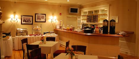 Free daily continental breakfast