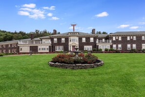 Exterior - Traditions Hotel & Spa Johnson City - Binghamton, an Ascend Collection Hotel (Endicott)