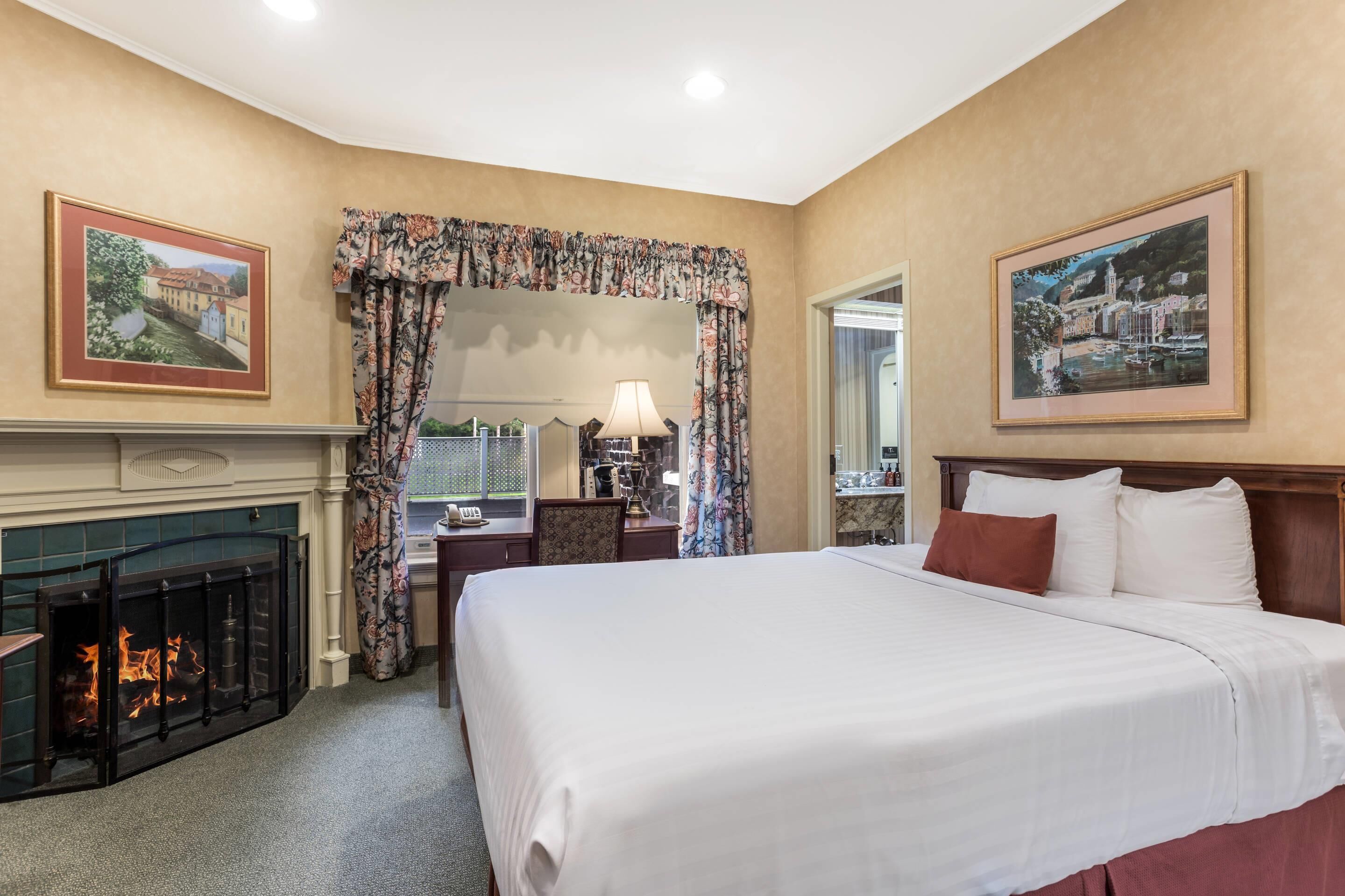 룸, 퀸사이즈침대 1개, 금연 | 고급 침구, 필로우탑 침대, 객실 내 금고, 각각 다른 스타일의 인테리어