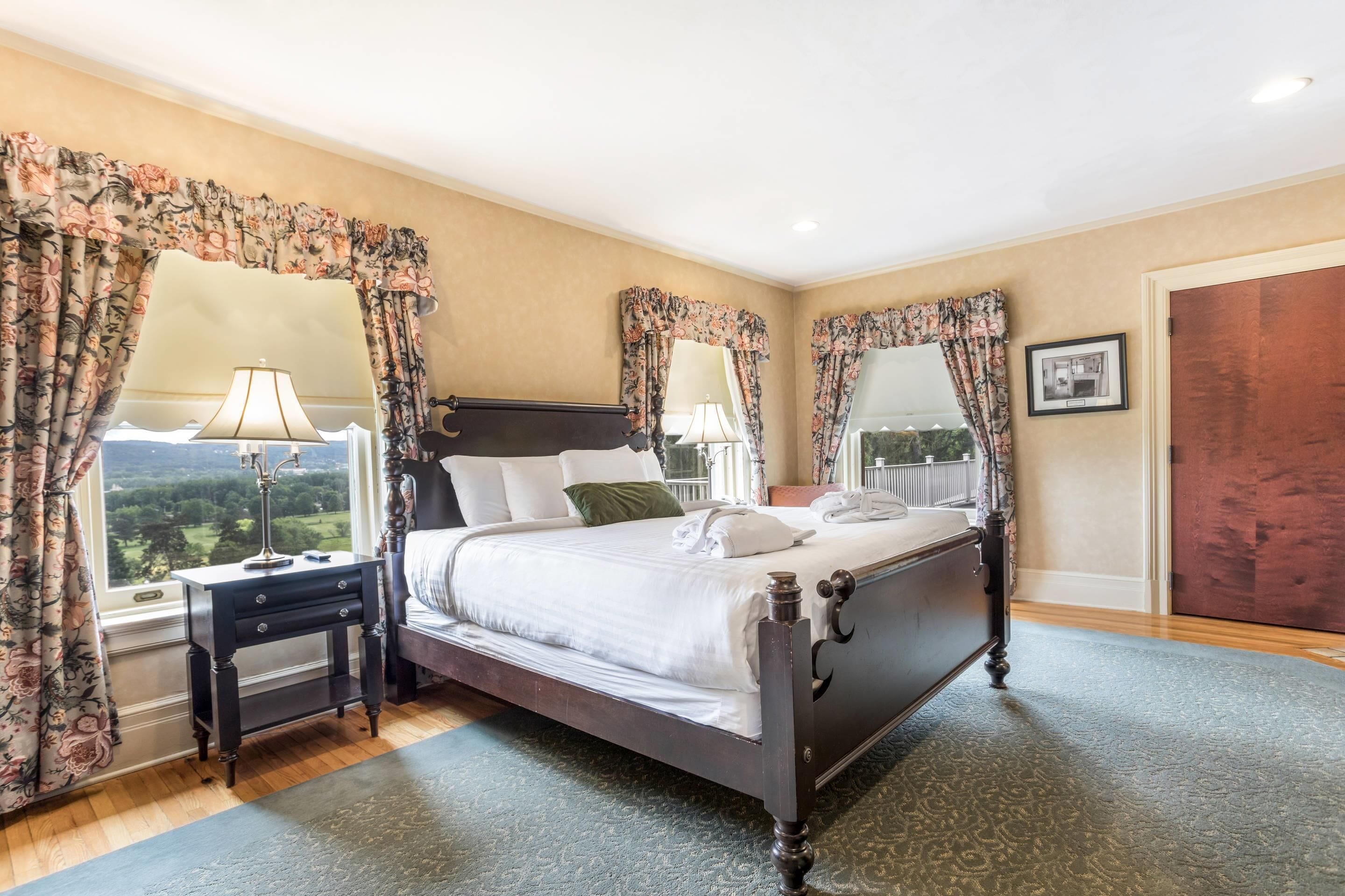 스위트, 킹사이즈침대 1개, 금연 | 고급 침구, 필로우탑 침대, 객실 내 금고, 각각 다른 스타일의 인테리어