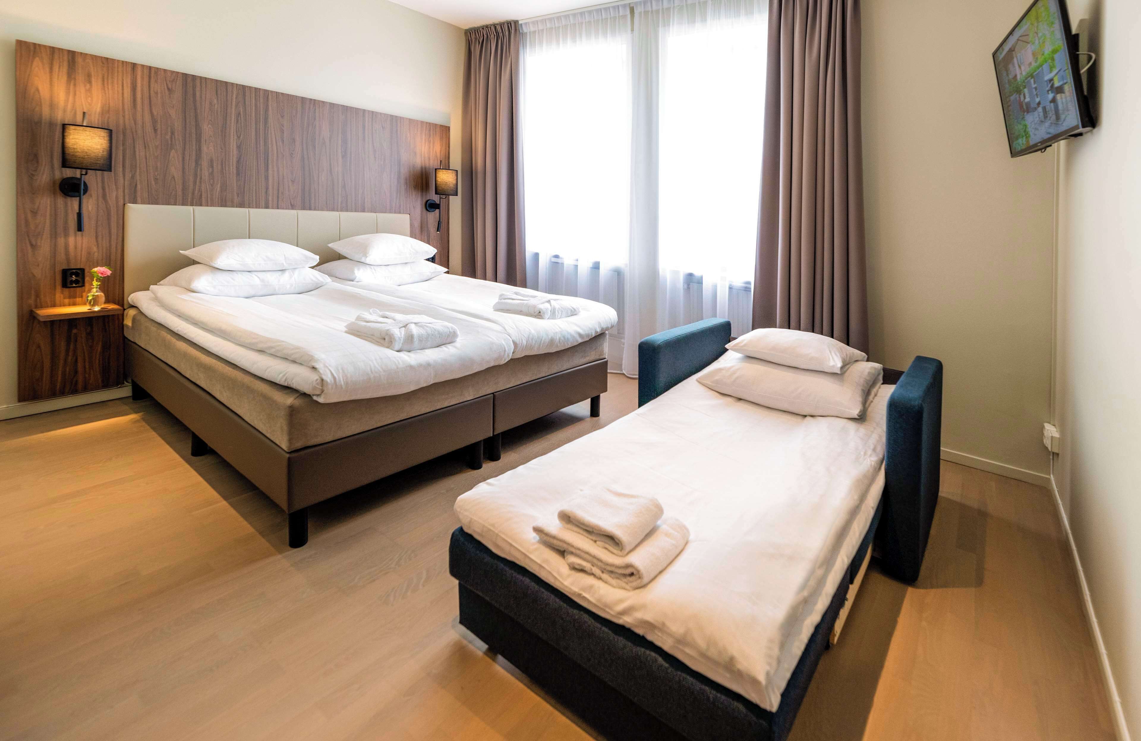 superior room, 1 king bed, non smoking (with single sofabed) | 1 bedroom, individually decorated, individually furnished