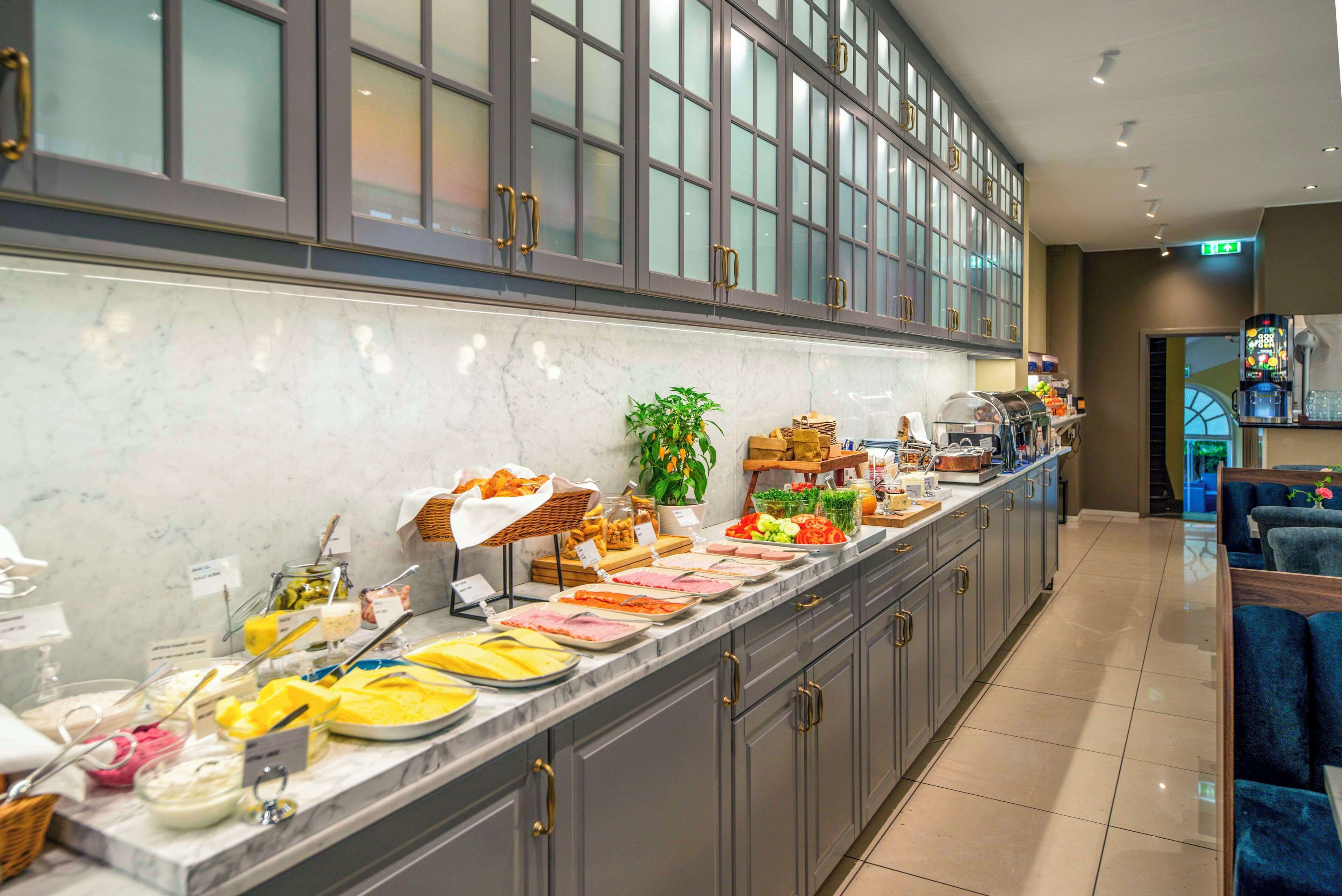 Tägliches Frühstücksbuffet gegen Gebühr