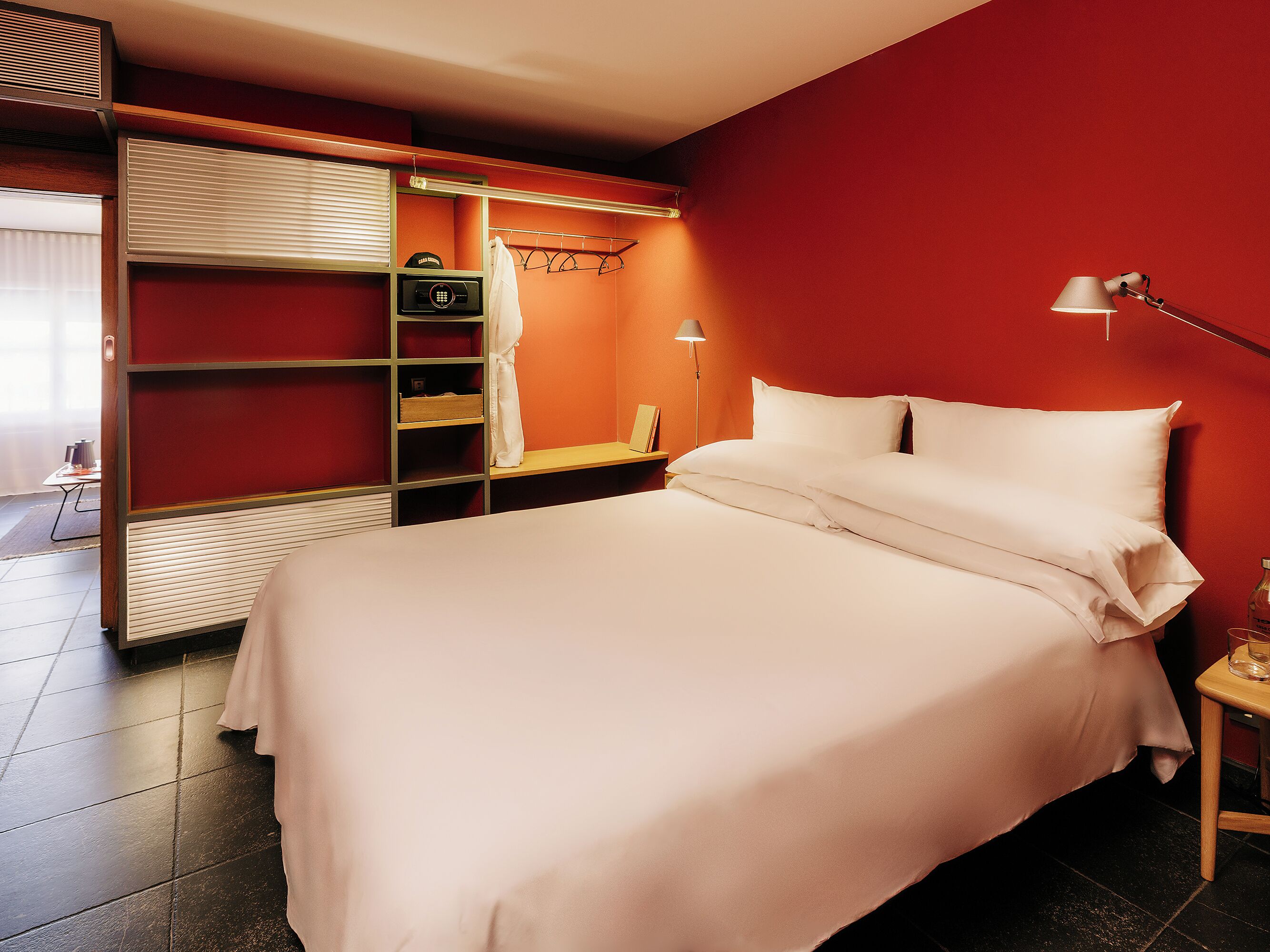 Suite, Garden View | Down duvets, in-room safe, laptop workspace, soundproofing