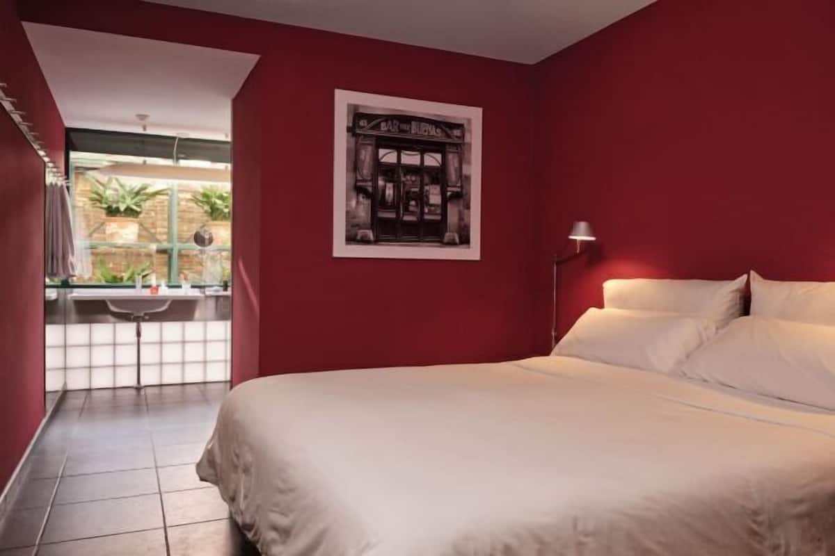 1 bedroom, down comforters, in-room safe, laptop workspace