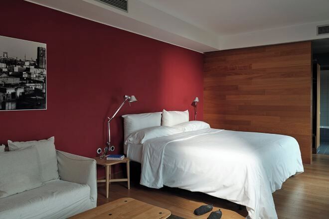 Down comforters, in-room safe, laptop workspace, soundproofing