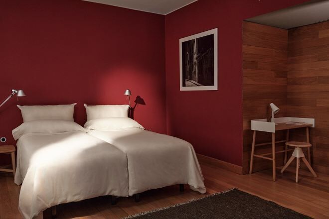 Down comforters, in-room safe, laptop workspace, soundproofing