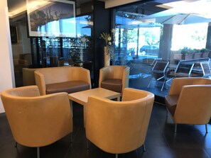 Sarapan, makan tengah hari dihidangkan; masakan Itali, kolam renang 