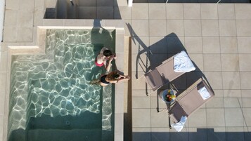 Εποχική εξωτερική πισίνα