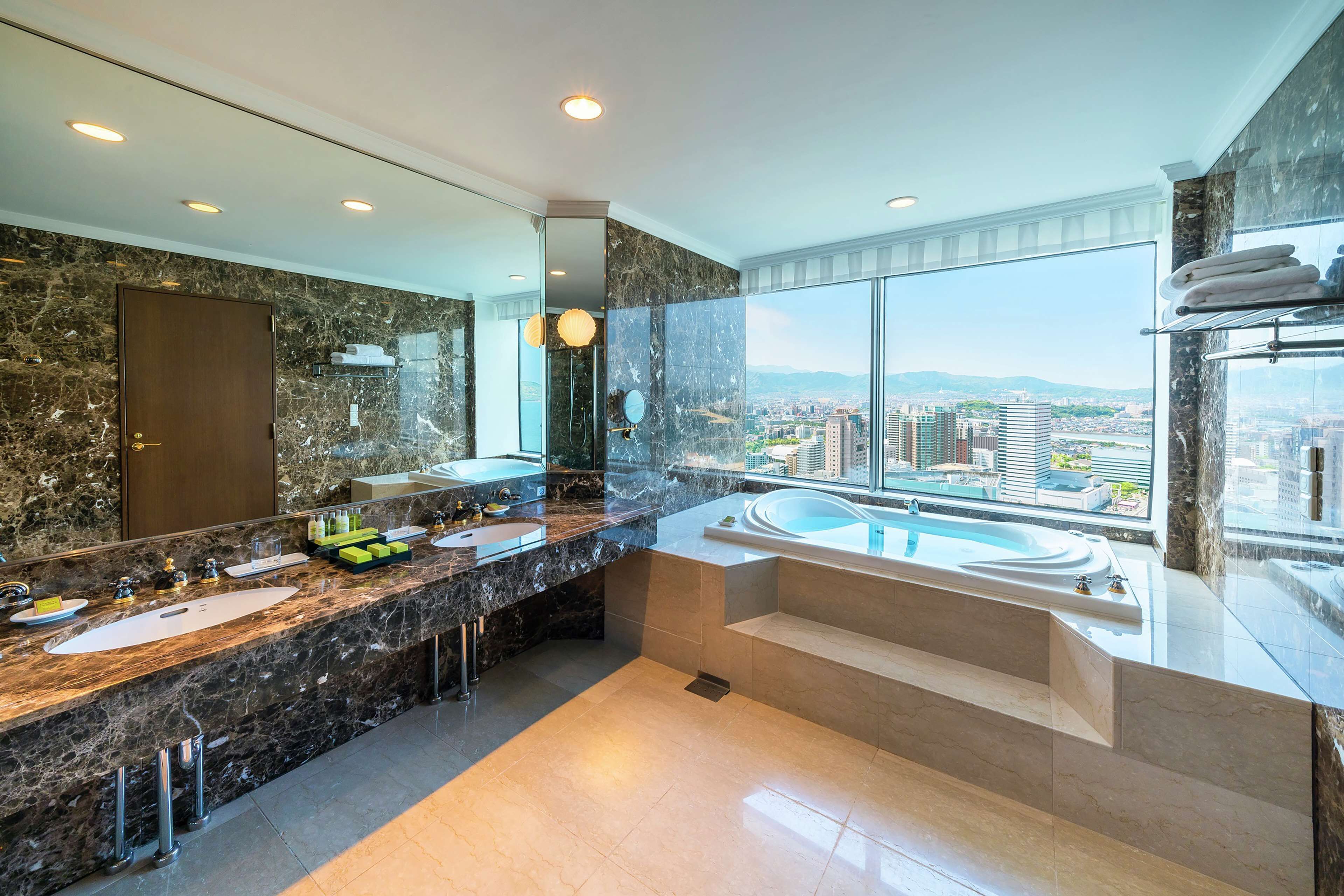 executive suite, 2 single beds | bathroom | combined shower/bathtub, free toiletries, hair dryer, slippers