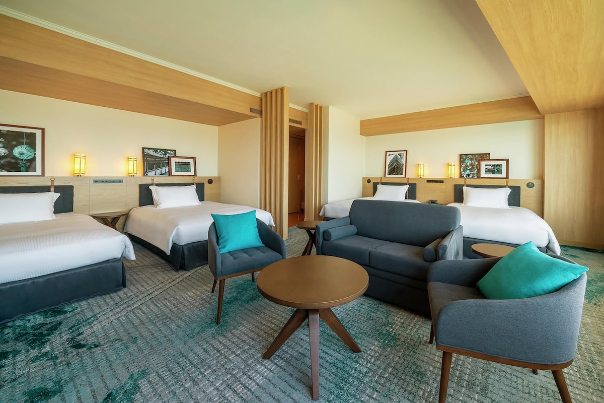 Family Premium Deluxe | Living area