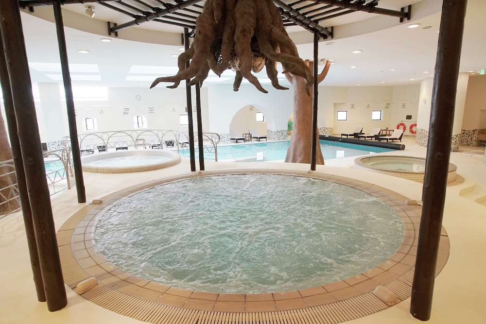 Hilton Fukuoka Sea Hawk by null