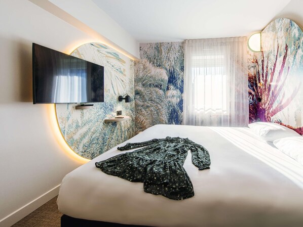 Premium bedding, pillow-top beds, desk, blackout curtains - ibis Styles Antibes (Antibes)