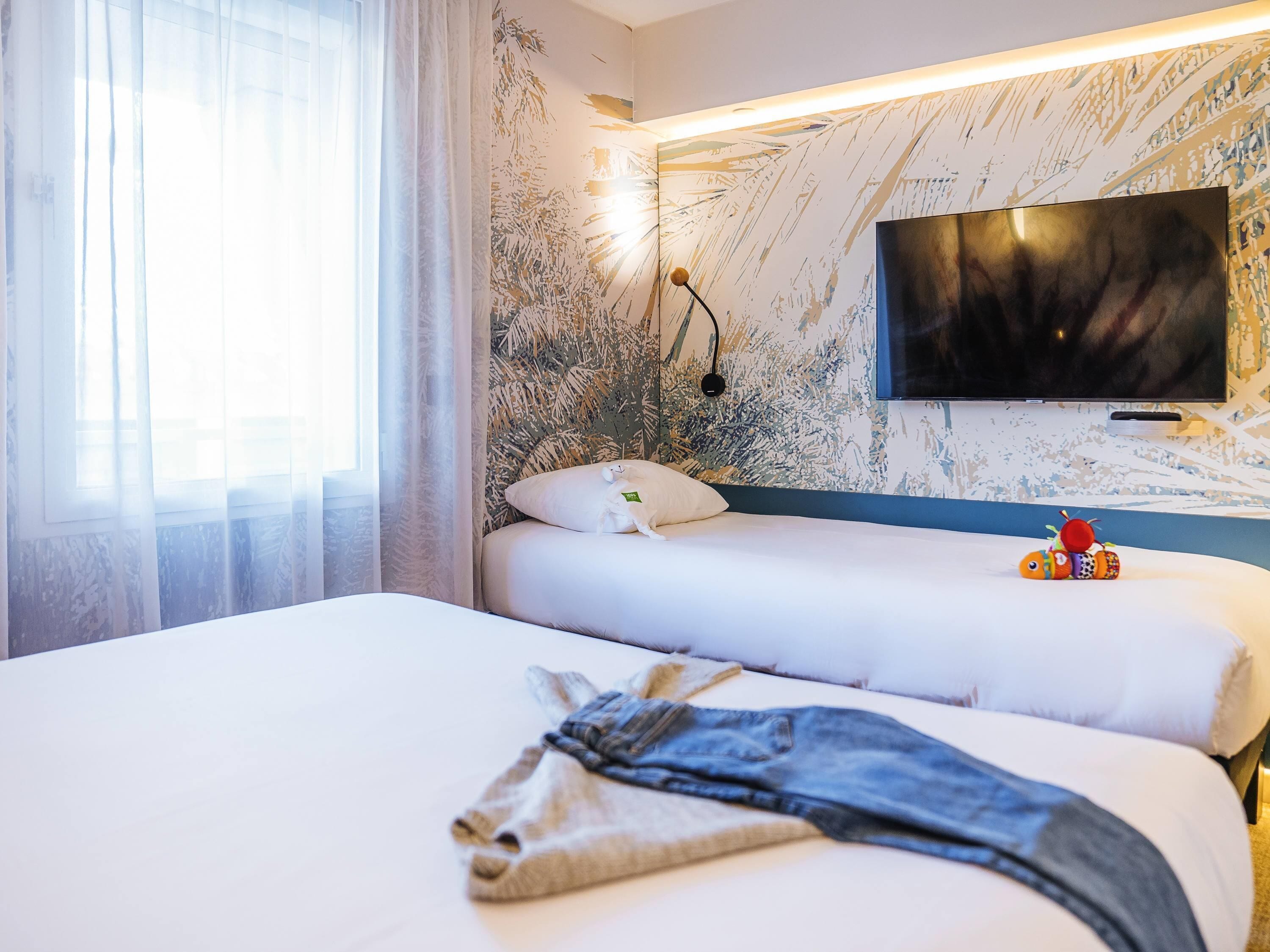 Kamar Double Standar, Beberapa Tempat Tidur | Seprai premium, bantalan ekstra lembut, dan meja kerja
