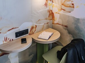 Standardrum - 2 enkelsängar | Sängtillbehör av högsta kvalitet, bäddmadrasser och skrivbord