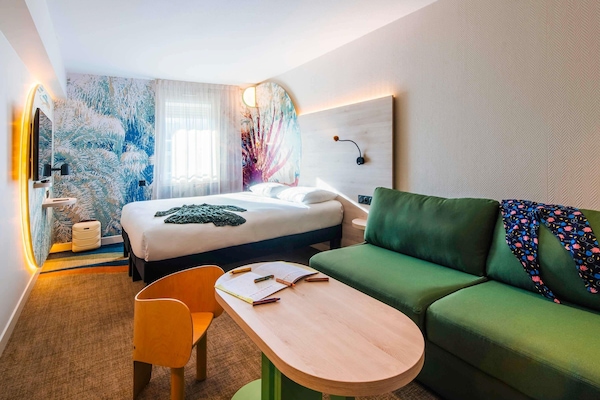 Standard-Zweibettzimmer, Mehrere Betten | Hochwertige Bettwaren, Pillowtop-Betten, Schreibtisch