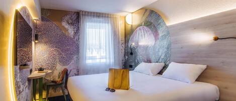 Ropa de cama de alta calidad, colchones con pillow-top y escritorio