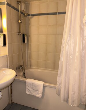 Eco-friendly toiletries, towels - Campanile Charleville-Mezieres (Charleville-Mezieres)