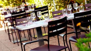 Breakfast, lunch, dinner served; French cuisine