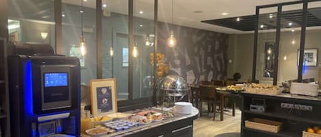 Frokostbuffé hver dag (EUR 13.90 per person)