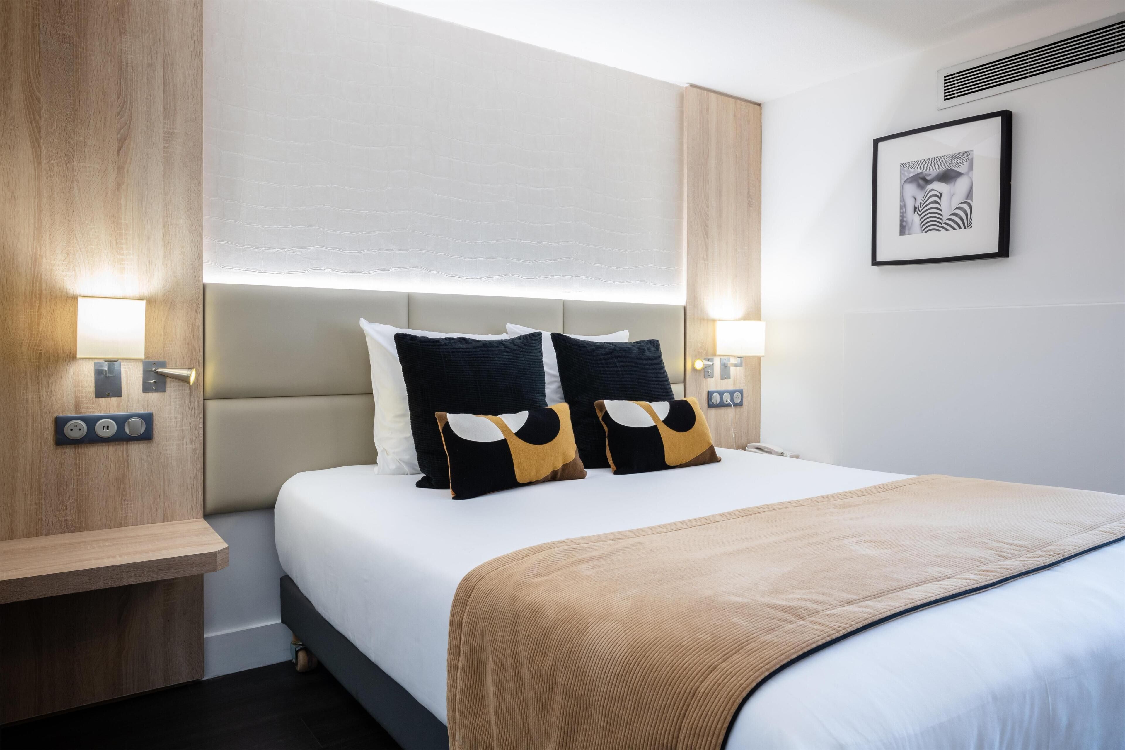 Standard Room, 1 Double Bed | Premium bedding, in-room safe, individually furnished, desk