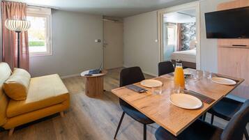 Junior Suite, 1 Queen Bed, Non Smoking (with Sofabed)