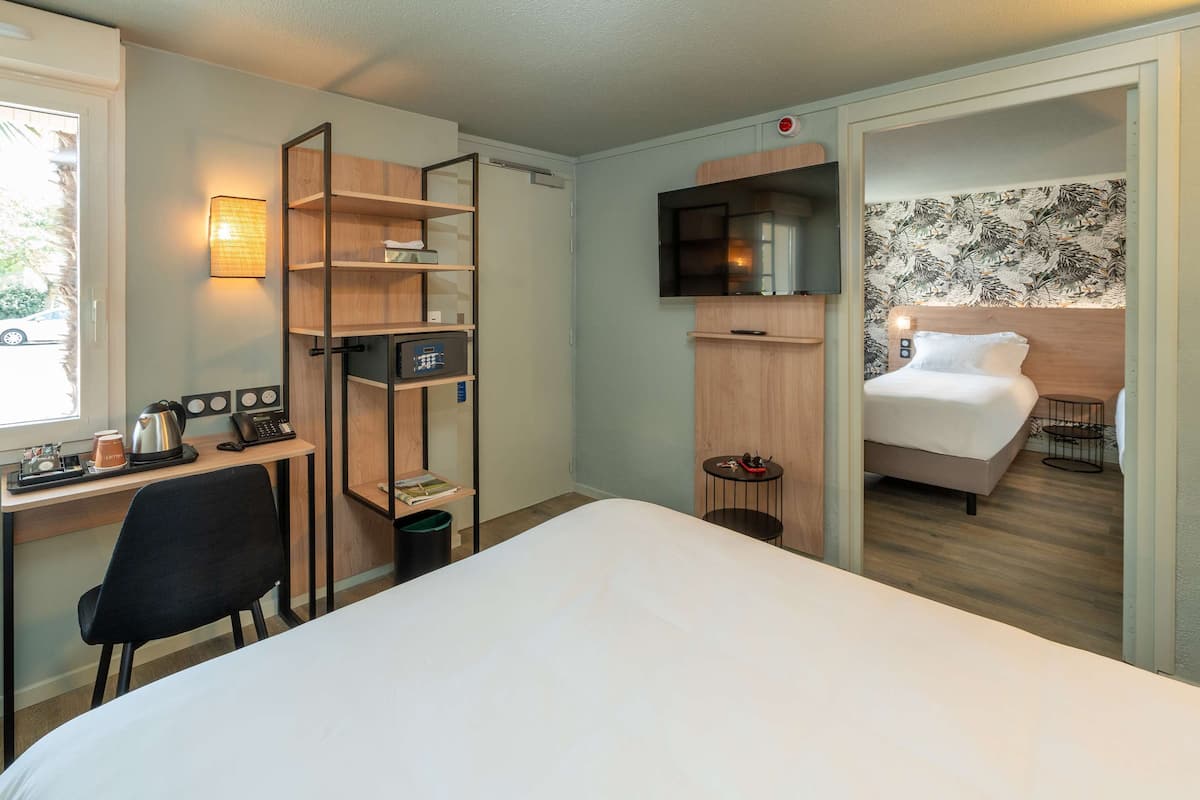 Family Room, Multiple Beds, Non Smoking (Twin bed on request) | Egyptian cotton sheets, premium bedding, in-room safe, desk