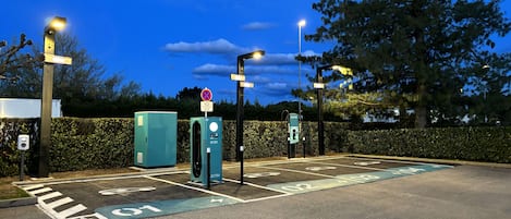 Borne de recharge pour véhicule électrique