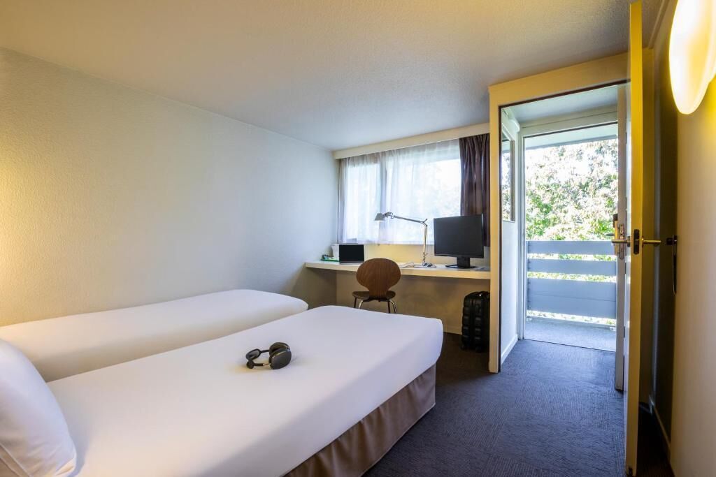 standard room, 2 single beds | premium bedding, individually furnished, desk, blackout curtains