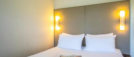 Chambre Standard, 1 lit double | Literie de qualité, ameublement unique, bureau