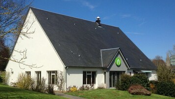 Se sirven desayunos, almuerzos, cenas y cocina francesa 