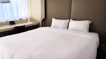 Standaard kamer, 1 tweepersoonsbed | Luxe beddengoed, een bureau, gratis wifi, beddengoed