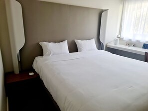 Standard Room, 1 Double Bed | Premium bedding, desk, free WiFi, bed sheets - Campanile Chantilly (Gouvieux)