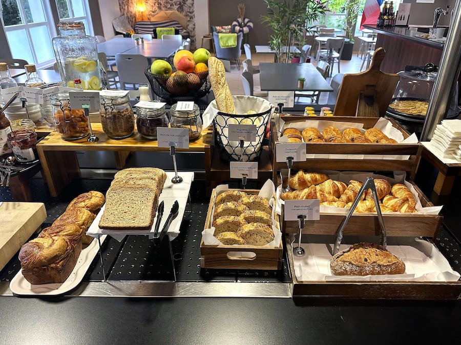 Café da manhã para viagem diário (EUR 13.90 por pessoa)