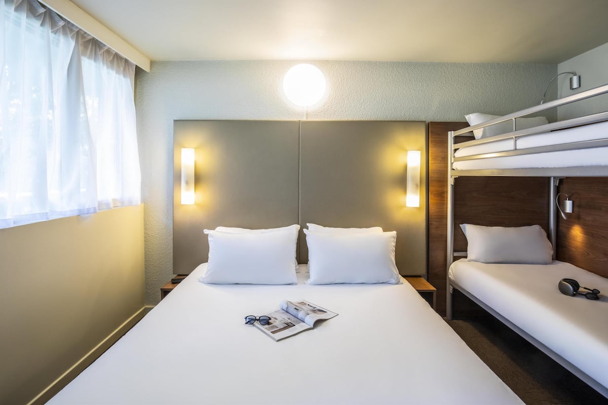 room, multiple beds | premium bedding, desk, blackout curtains, soundproofing