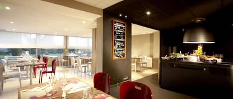 Lunch and dinner served, Regional cuisine